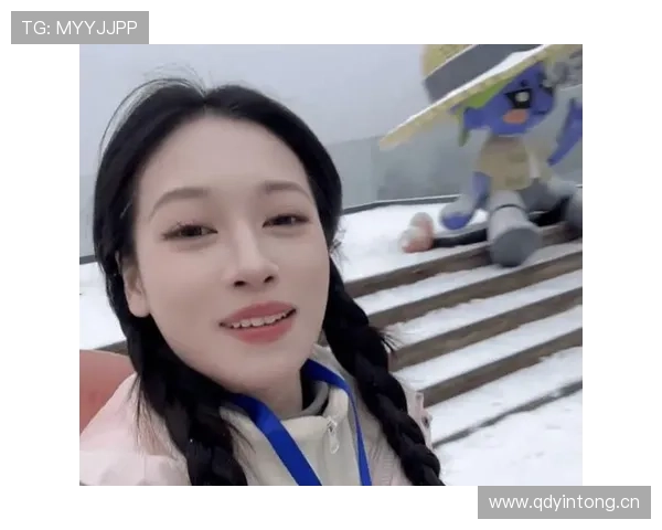 吴柳芳下午茶那侧拍，比我一个月工资还讲究，真是看着就心疼